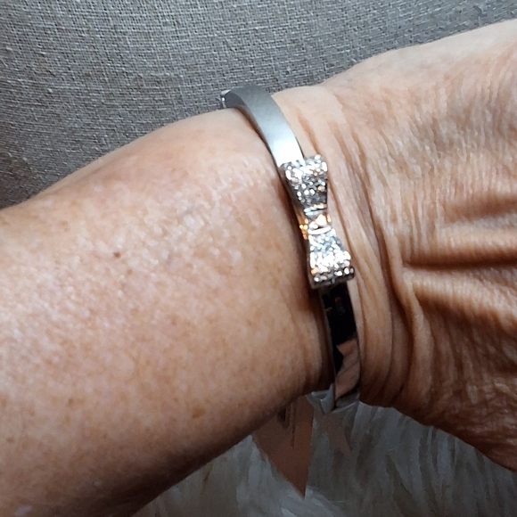 Kate Spade Rhinestone Bow Bracelet NWT - Picture 3 of 6